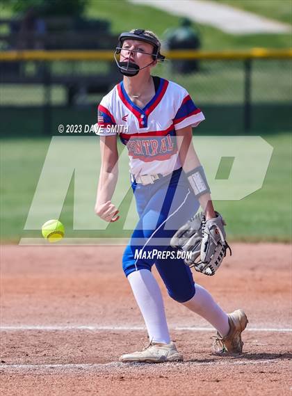 Thumbnail 3 in Jefferson vs Davenport Central (Jefferson Varsity Classic) photogallery.