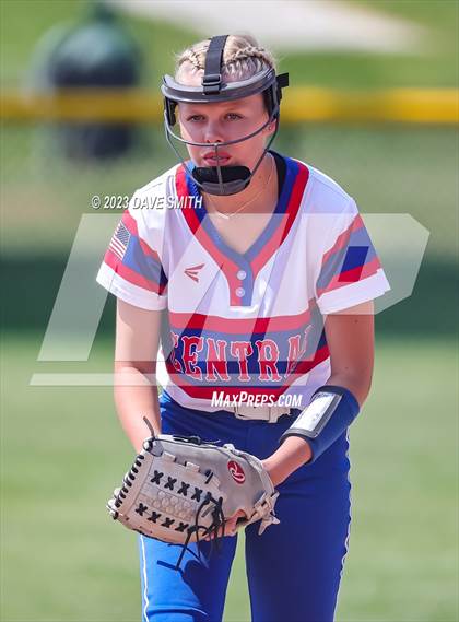 Thumbnail 3 in Jefferson vs Davenport Central (Jefferson Varsity Classic) photogallery.
