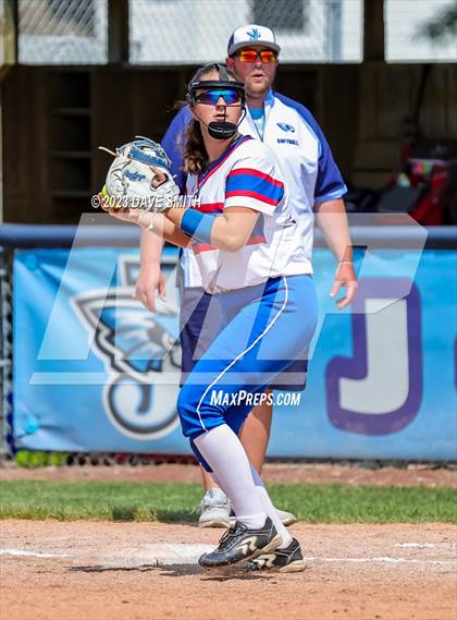 Thumbnail 3 in Jefferson vs Davenport Central (Jefferson Varsity Classic) photogallery.