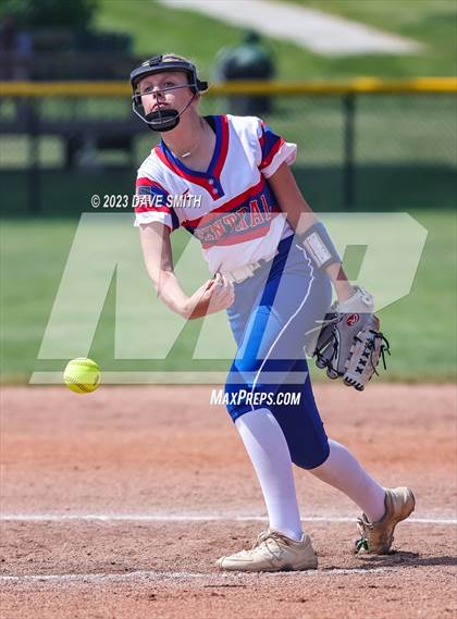 Thumbnail 1 in Jefferson vs Davenport Central (Jefferson Varsity Classic) photogallery.