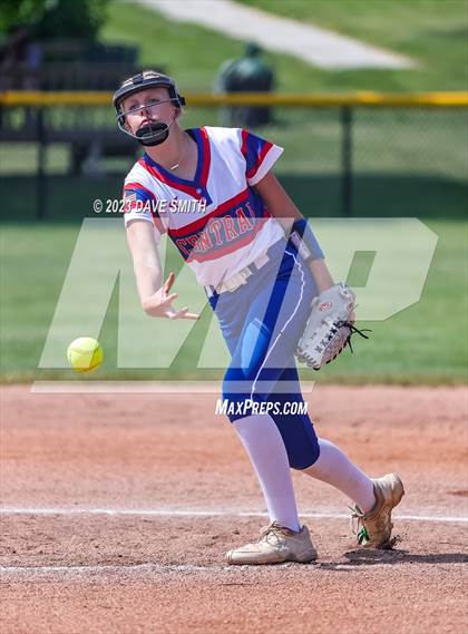 Thumbnail 1 in Jefferson vs Davenport Central (Jefferson Varsity Classic) photogallery.