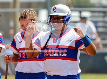 Thumbnail 3 in Jefferson vs Davenport Central (Jefferson Varsity Classic) photogallery.