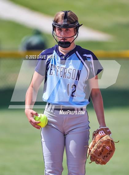Thumbnail 3 in Jefferson vs Davenport Central (Jefferson Varsity Classic) photogallery.