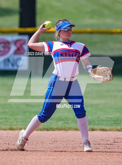 Thumbnail 3 in Jefferson vs Davenport Central (Jefferson Varsity Classic) photogallery.