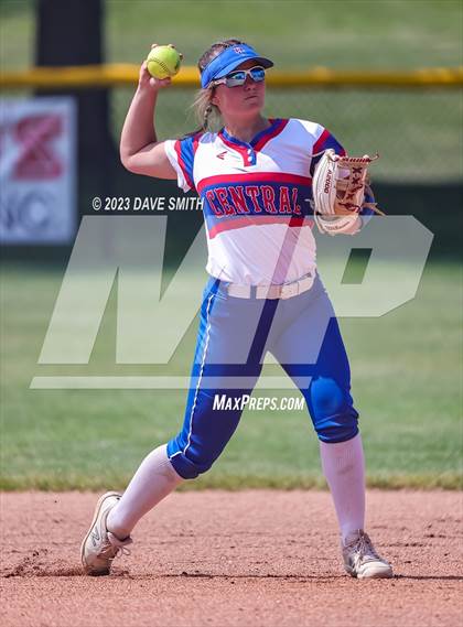 Thumbnail 3 in Jefferson vs Davenport Central (Jefferson Varsity Classic) photogallery.
