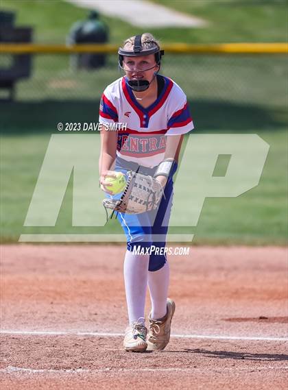 Thumbnail 2 in Jefferson vs Davenport Central (Jefferson Varsity Classic) photogallery.