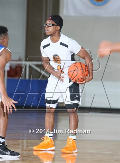 Thumbnail 2 in Duncanville vs. Lancaster (McDonald's Texas Invitational) photogallery.