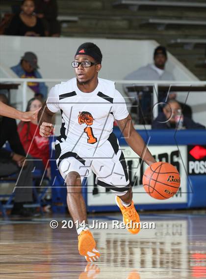 Thumbnail 2 in Duncanville vs. Lancaster (McDonald's Texas Invitational) photogallery.
