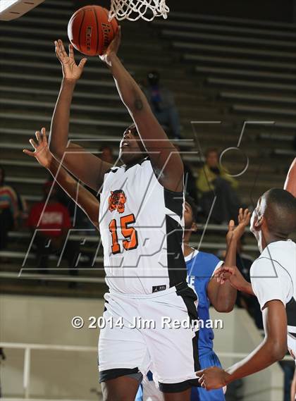 Thumbnail 1 in Duncanville vs. Lancaster (McDonald's Texas Invitational) photogallery.