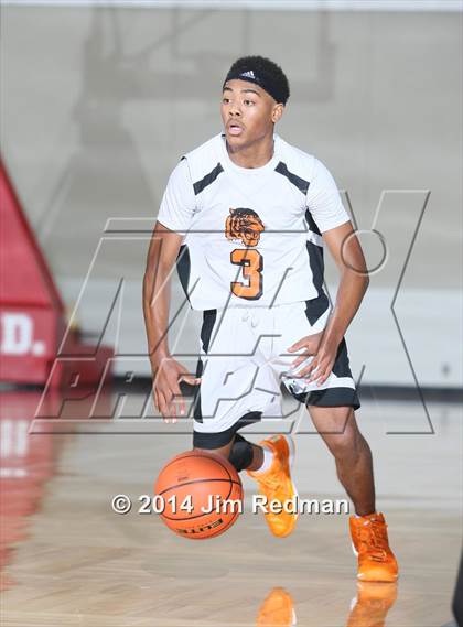 Thumbnail 2 in Duncanville vs. Lancaster (McDonald's Texas Invitational) photogallery.