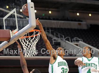 Thumbnail 3 in Compton vs. Lincoln (CIF SoCal D2 Final) photogallery.
