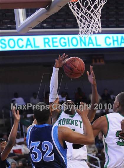Thumbnail 1 in Compton vs. Lincoln (CIF SoCal D2 Final) photogallery.