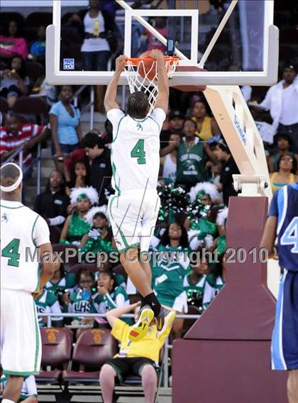 Thumbnail 2 in Compton vs. Lincoln (CIF SoCal D2 Final) photogallery.
