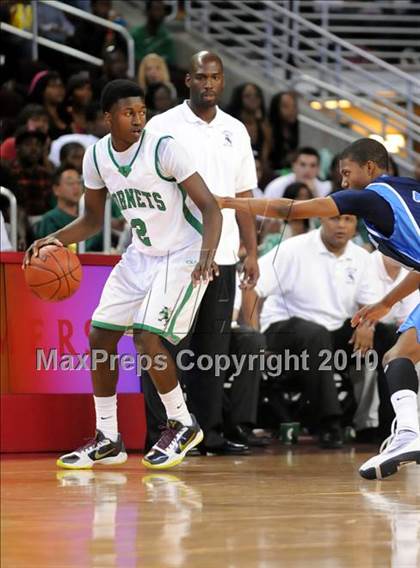 Thumbnail 2 in Compton vs. Lincoln (CIF SoCal D2 Final) photogallery.