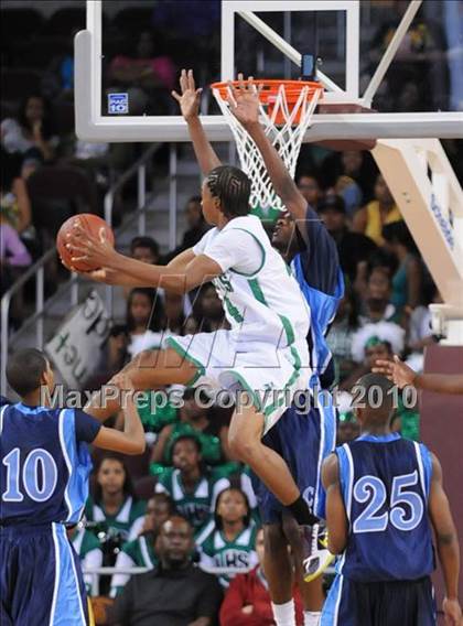 Thumbnail 3 in Compton vs. Lincoln (CIF SoCal D2 Final) photogallery.
