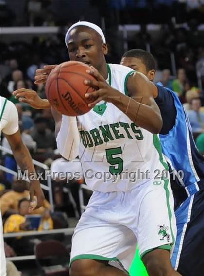 Thumbnail 3 in Compton vs. Lincoln (CIF SoCal D2 Final) photogallery.