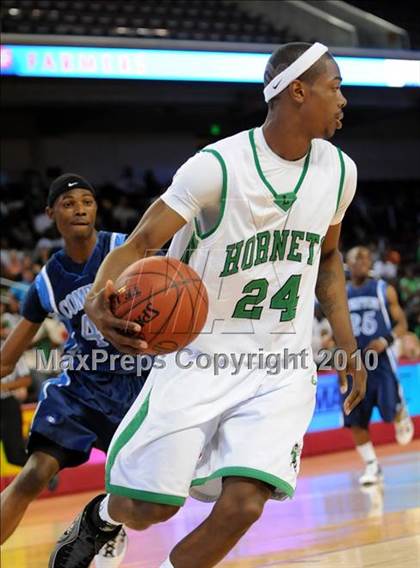 Thumbnail 2 in Compton vs. Lincoln (CIF SoCal D2 Final) photogallery.