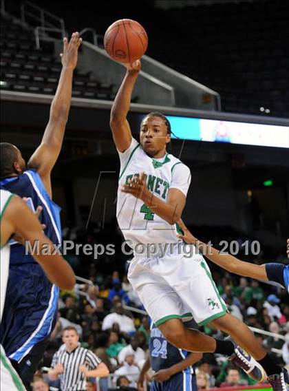 Thumbnail 2 in Compton vs. Lincoln (CIF SoCal D2 Final) photogallery.