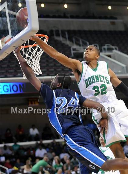 Thumbnail 1 in Compton vs. Lincoln (CIF SoCal D2 Final) photogallery.