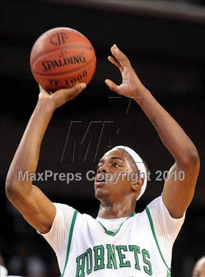 Thumbnail 2 in Compton vs. Lincoln (CIF SoCal D2 Final) photogallery.