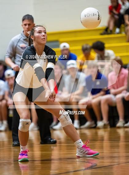 Thumbnail 3 in Cleveland vs Gray's Creek (NCHSAA 4A Second Round) photogallery.