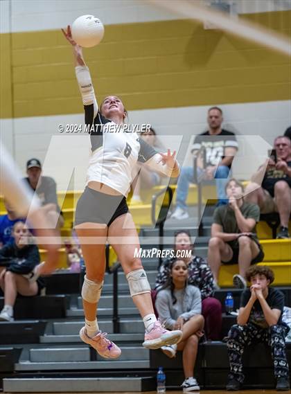 Thumbnail 1 in Cleveland vs Gray's Creek (NCHSAA 4A Second Round) photogallery.