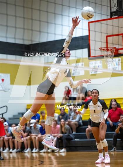 Thumbnail 2 in Cleveland vs Gray's Creek (NCHSAA 4A Second Round) photogallery.