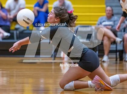 Thumbnail 3 in Cleveland vs Gray's Creek (NCHSAA 4A Second Round) photogallery.