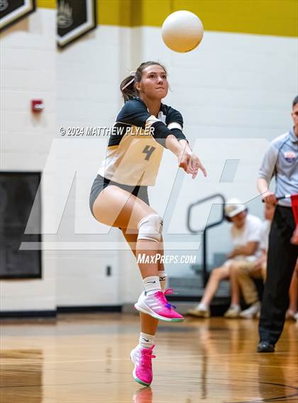 Thumbnail 3 in Cleveland vs Gray's Creek (NCHSAA 4A Second Round) photogallery.