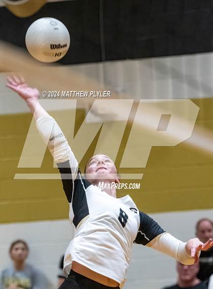 Thumbnail 3 in Cleveland vs Gray's Creek (NCHSAA 4A Second Round) photogallery.