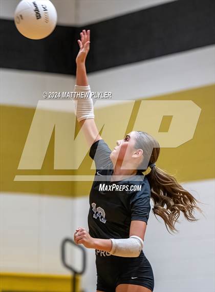 Thumbnail 1 in Cleveland vs Gray's Creek (NCHSAA 4A Second Round) photogallery.