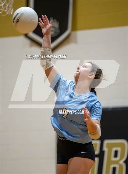 Thumbnail 3 in Cleveland vs Gray's Creek (NCHSAA 4A Second Round) photogallery.