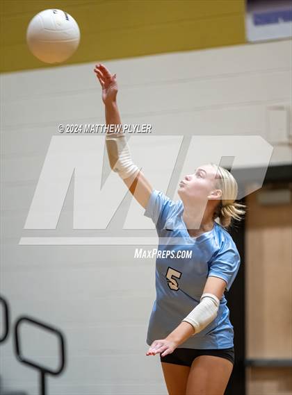 Thumbnail 2 in Cleveland vs Gray's Creek (NCHSAA 4A Second Round) photogallery.