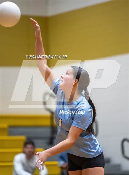 Thumbnail 3 in Cleveland vs Gray's Creek (NCHSAA 4A Second Round) photogallery.