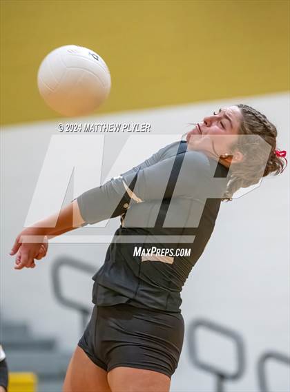 Thumbnail 3 in Cleveland vs Gray's Creek (NCHSAA 4A Second Round) photogallery.