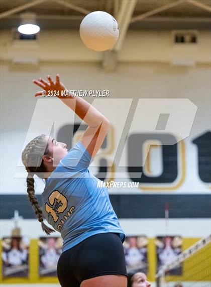 Thumbnail 3 in Cleveland vs Gray's Creek (NCHSAA 4A Second Round) photogallery.