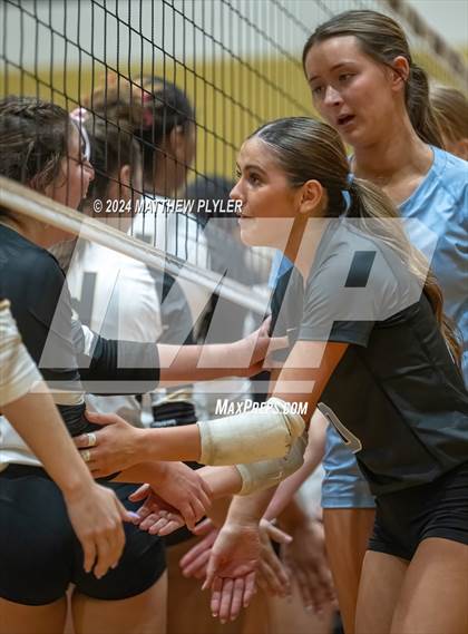 Thumbnail 3 in Cleveland vs Gray's Creek (NCHSAA 4A Second Round) photogallery.