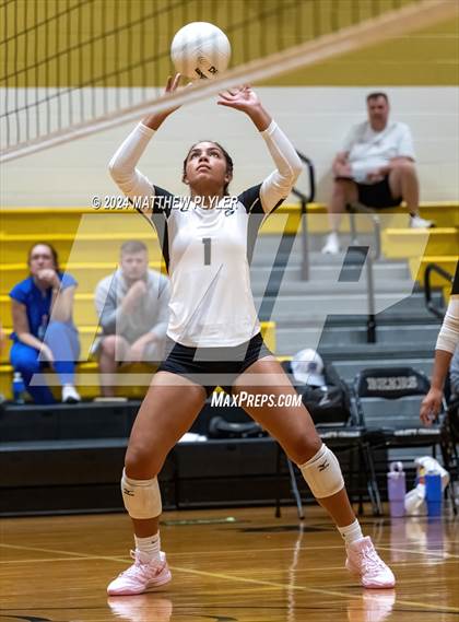 Thumbnail 2 in Cleveland vs Gray's Creek (NCHSAA 4A Second Round) photogallery.