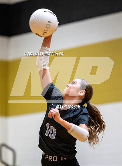 Thumbnail 2 in Cleveland vs Gray's Creek (NCHSAA 4A Second Round) photogallery.