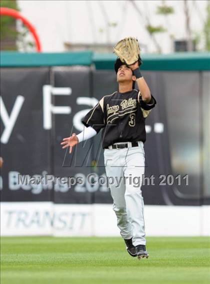 Thumbnail 2 in Arroyo Valley vs Carter (County Clash) photogallery.