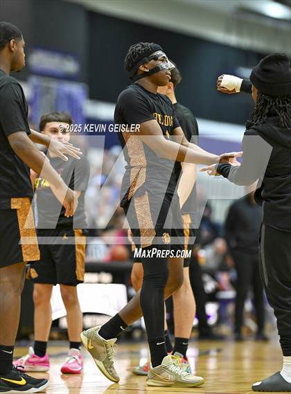 Thumbnail 3 in West Allis Central vs. Westosha Central (WIAA Division 1 Third Round) photogallery.
