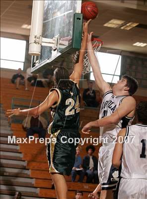 Thumbnail 2 in La Costa Canyon vs. Loyola (Torrey Pines Holiday Prep Classic) photogallery.