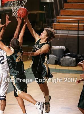 Thumbnail 3 in La Costa Canyon vs. Loyola (Torrey Pines Holiday Prep Classic) photogallery.