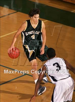 Thumbnail 2 in La Costa Canyon vs. Loyola (Torrey Pines Holiday Prep Classic) photogallery.