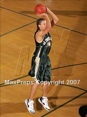 Thumbnail 1 in La Costa Canyon vs. Loyola (Torrey Pines Holiday Prep Classic) photogallery.