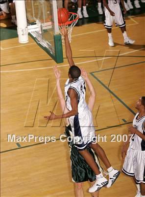 Thumbnail 2 in La Costa Canyon vs. Loyola (Torrey Pines Holiday Prep Classic) photogallery.