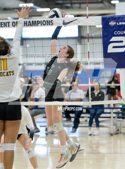 Thumbnail 2 in El Camino vs. Tanque Verde (Nike TOC Southwest) photogallery.