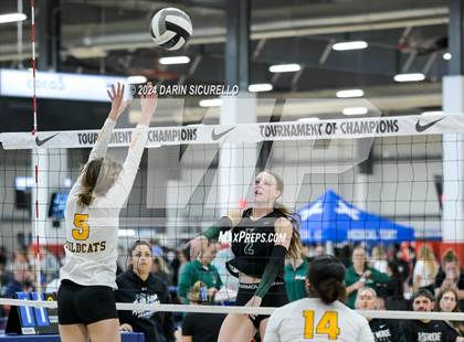 Thumbnail 3 in El Camino vs. Tanque Verde (Nike TOC Southwest) photogallery.