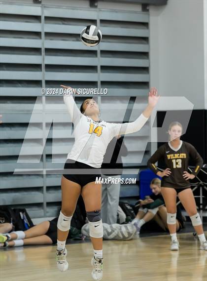 Thumbnail 2 in El Camino vs. Tanque Verde (Nike TOC Southwest) photogallery.