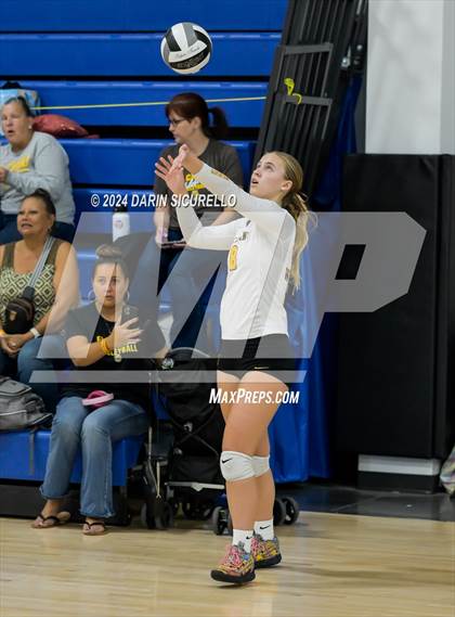 Thumbnail 3 in El Camino vs. Tanque Verde (Nike TOC Southwest) photogallery.